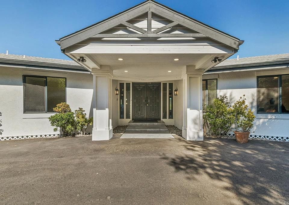 1st image of 1051 Via Rancho Pkwy