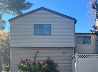 252 Willow Rd W, Staten Island, NY 10314