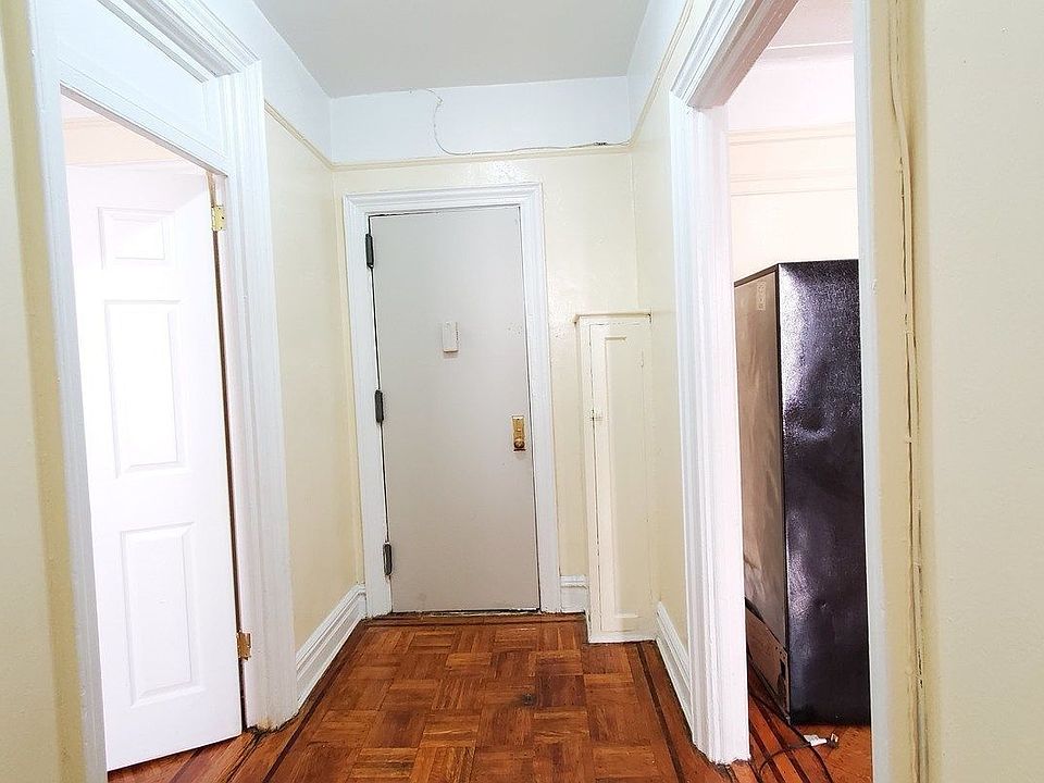 2nd image of 356 Maple St APT C5