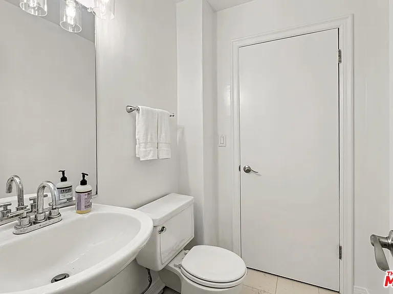 308 N Sycamore Ave #102 — Photo 12