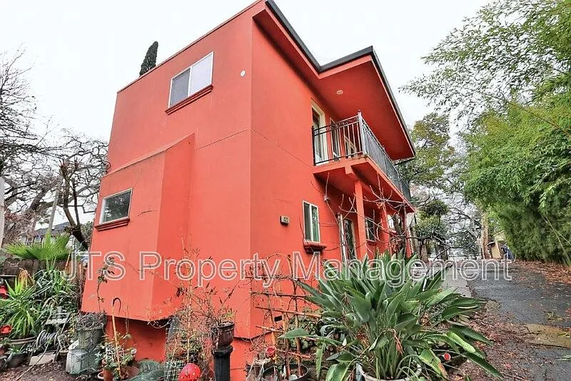 2 bed, 1.5 bath, 1100 sqft, $1,995 — Photo 3