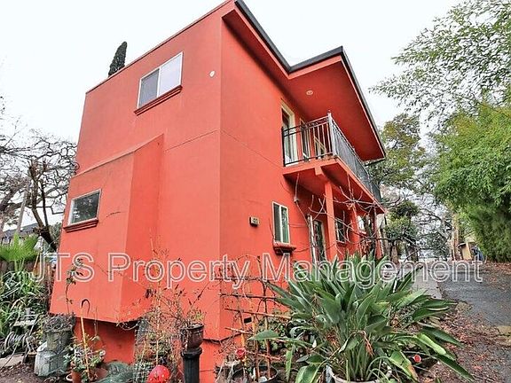 3rd image of 4222 Crestline Ave