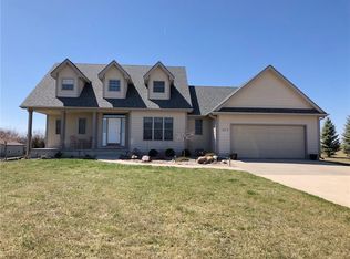 1867 Nature Ct, Winterset, IA 50273