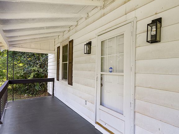 5th image of 902 Pickens St