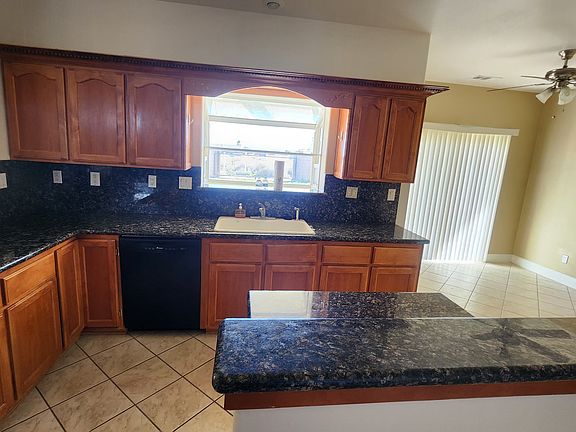5th image of 9784 Sherwood Ave