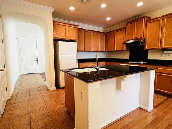 2nd image of 1915 Zurlo Way