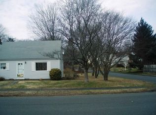 842 S Pine Creek Rd, Fairfield, CT 06824