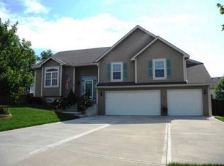 674 Hillside Ct, Lansing, KS 66043