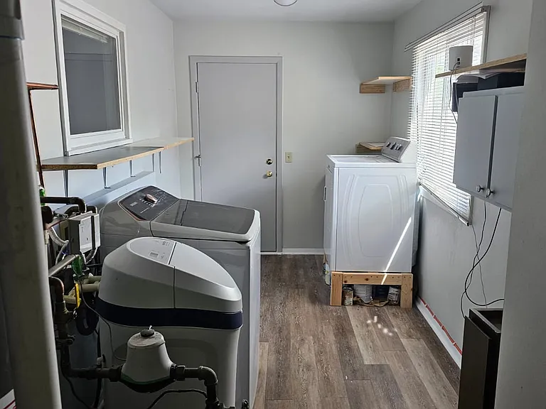 Laundry room to Garage Enternce