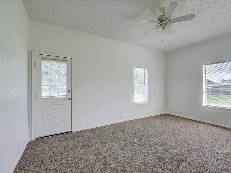 610 Linden St — Photo 32
