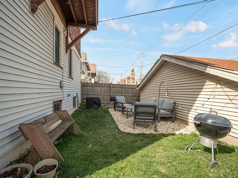 3926 N Maryland Ave — Photo 17