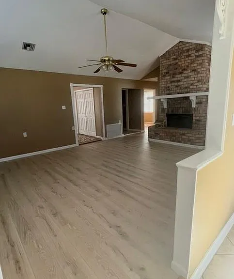 2329 Lyndell Dr — Photo 5