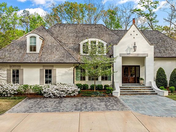 3rd image of 6 Baltusrol Ct