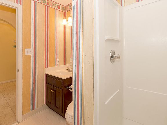 4th image of 114 Mainsail Dr Unit 3
