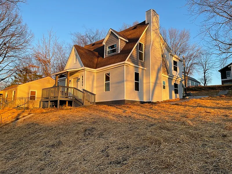 202 E Columbia Ave