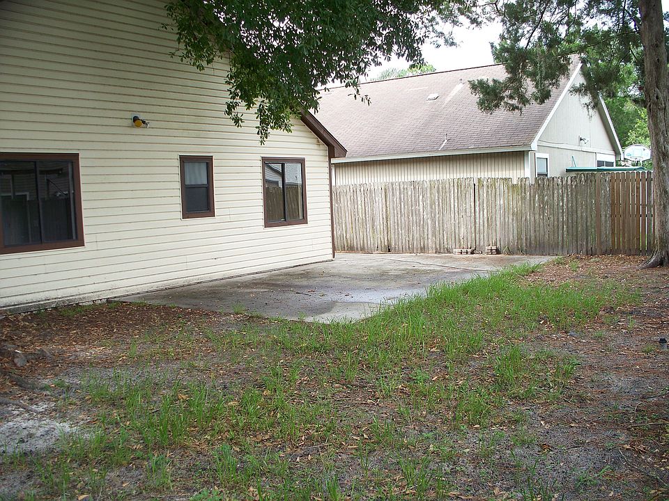 2nd image of 109 Lakeside Cir