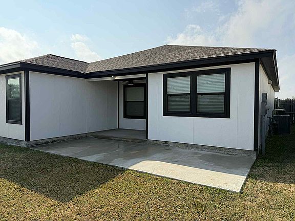 3rd image of 112 Lucca Dr