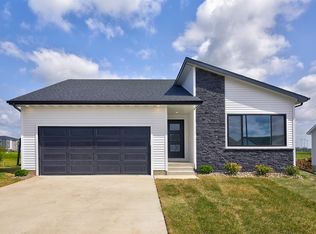 635 NW Compass Ave, Waukee, IA 50263