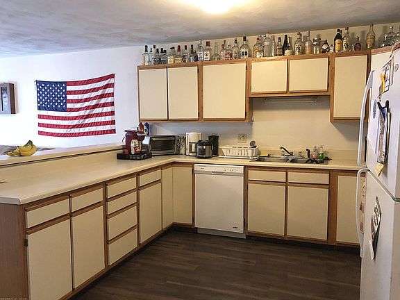 4th image of 828 Patrick Henry Dr
