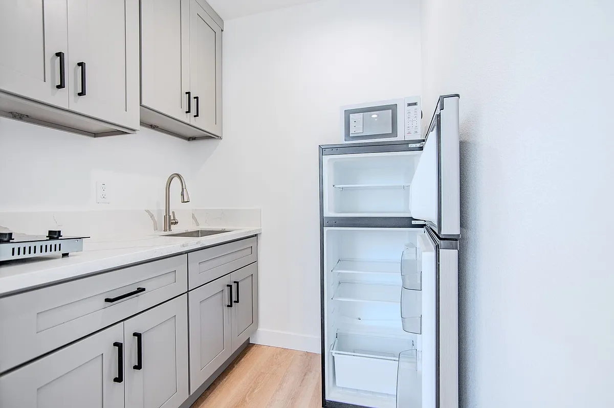 Building Photo - 10691 McKeen St #STUDIO