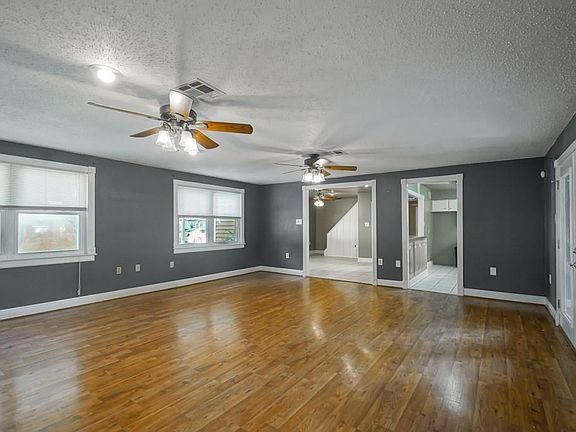 4th image of 205 Berkley Dr