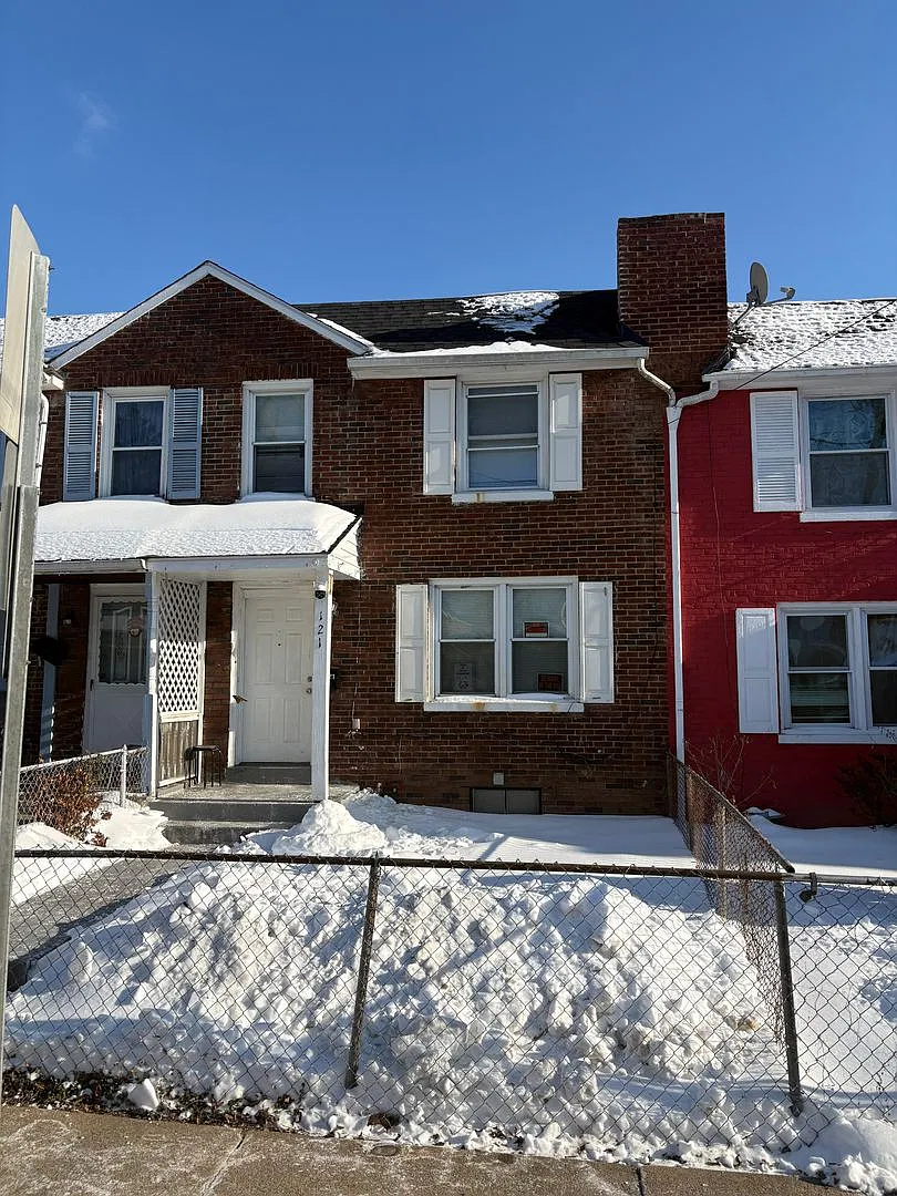 Clean 3BR home, Southeast neighborhood — Photo 1