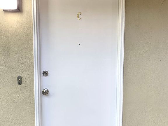 2nd image of 1516-1520 S Claremont St #1516-C