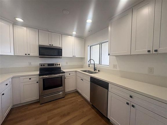 3rd image of 1518 E 3rd St APT 33