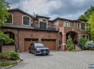 739 Day Ave, Ridgefield, NJ 07657