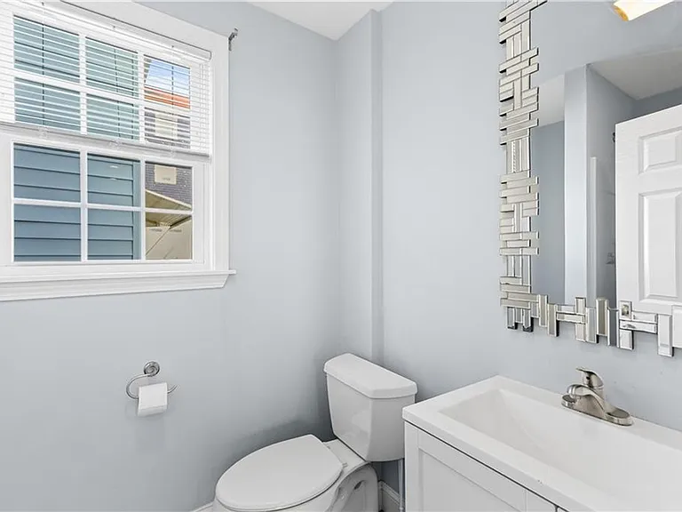 37 Tyndall Ave — Photo 9