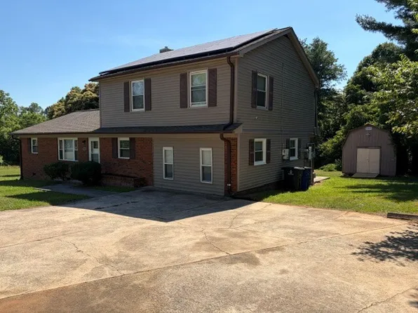 3020 White Meadow Ln, Winston Salem, NC 27107
