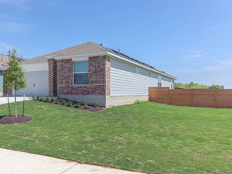361 Madrid St — Photo 2