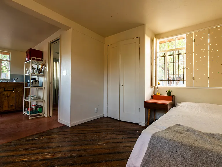 828 S Russell Ave — Photo 19