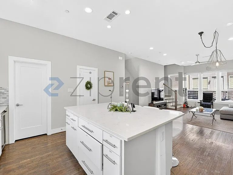 4906 Live Oak St #3 — Photo 12