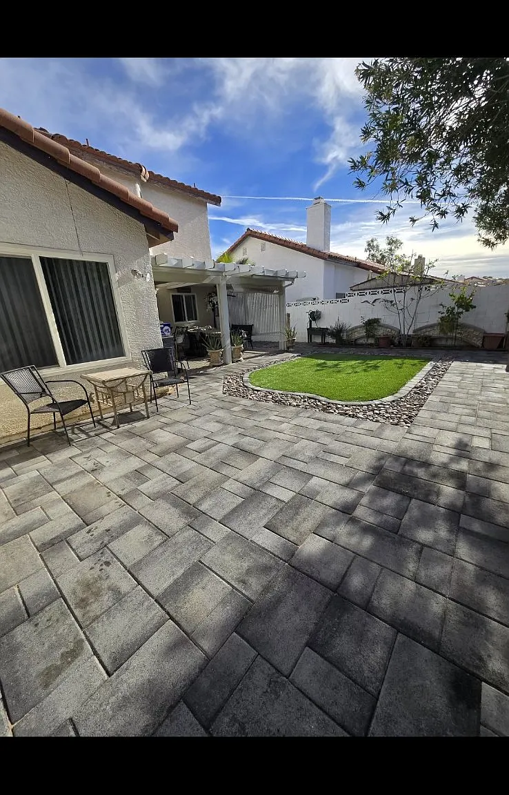 3 bed, 1.5 bath, 1600 sqft, $2,600 — Photo 2