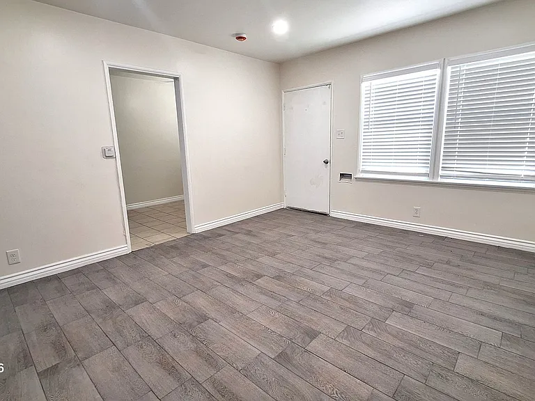 4033 W El Segundo Blvd — Photo 26