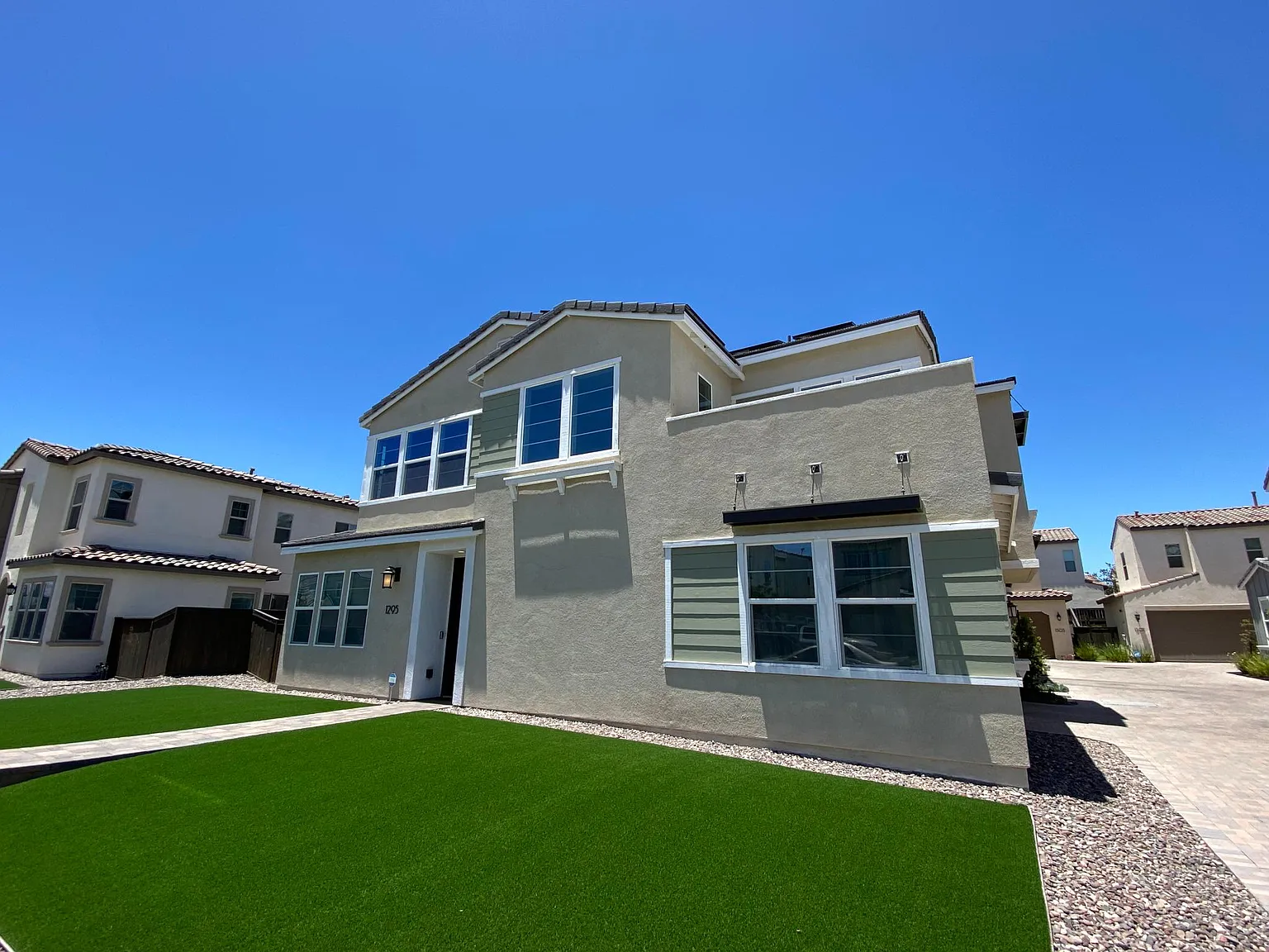 4 bed, 2012 sqft, $4,800 — Photo 1