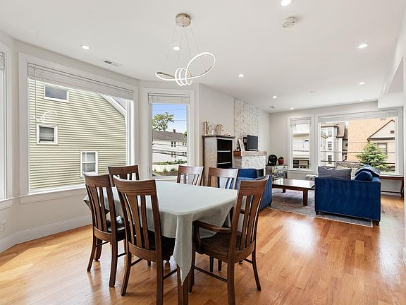 4th image of 27 Hancock St #2
