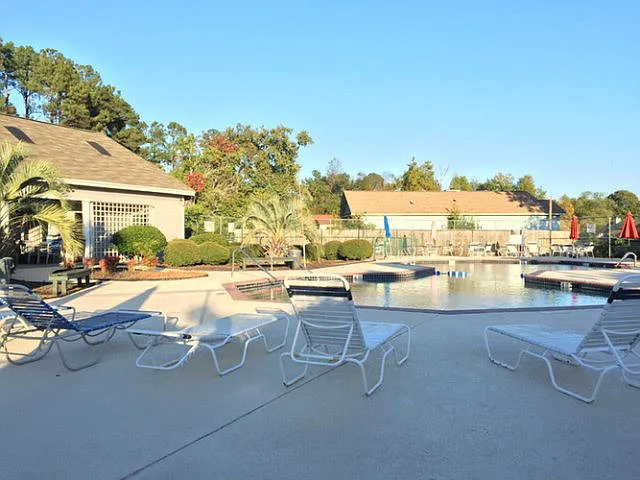 210 Suffolk Dr — Photo 9