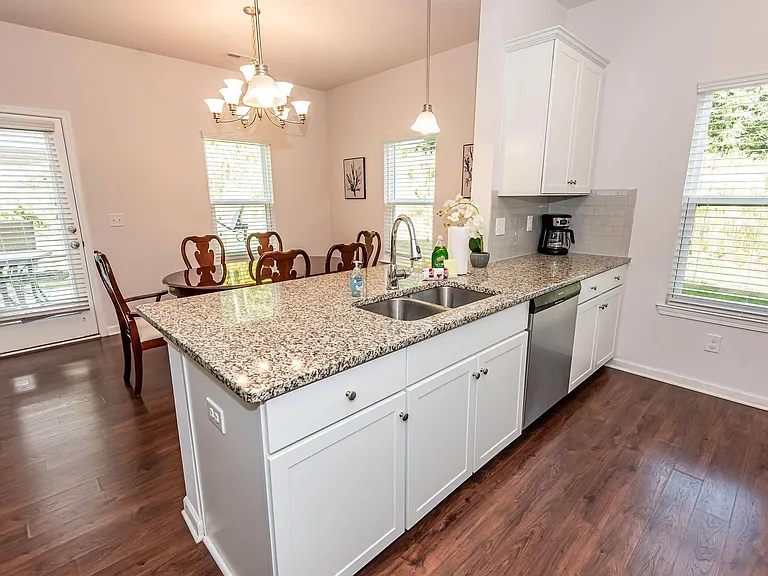 430 Carolyn Ln — Photo 35