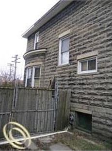 2nd image of 1026 Campbell St