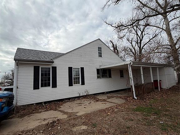 2nd image of 712 E Gladys St