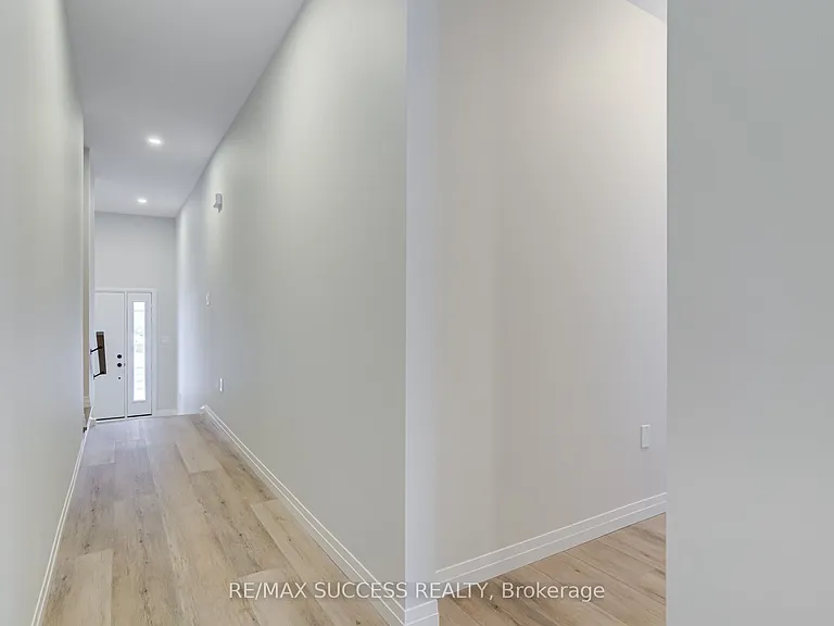 147 Siebert Ave — Photo 9