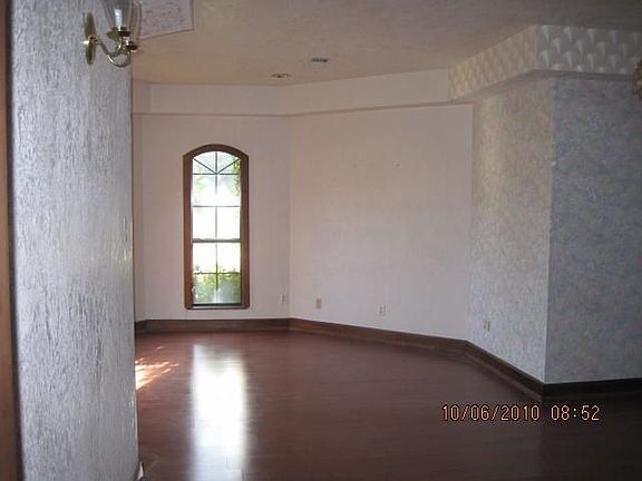 2nd image of 223 W Pineshadows Dr