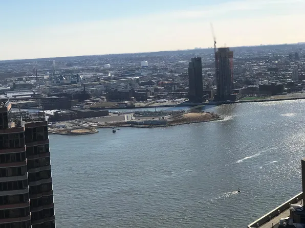 330 East 38th Street image 7 of 9