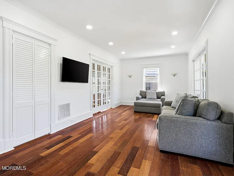 74 Poplar Ave — Photo 6