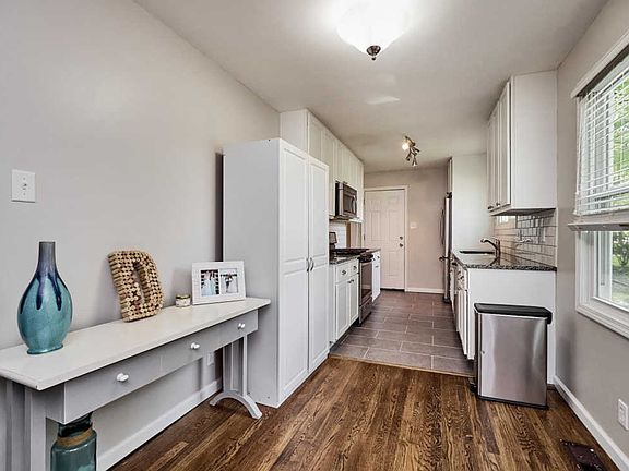 5th image of 2667 Chatham Dr