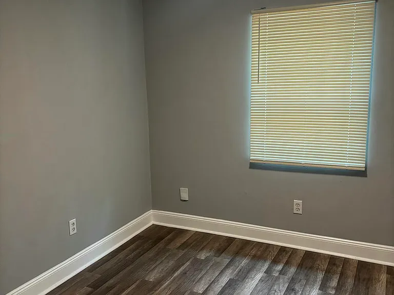 2125 Morehouse Rd — Photo 5