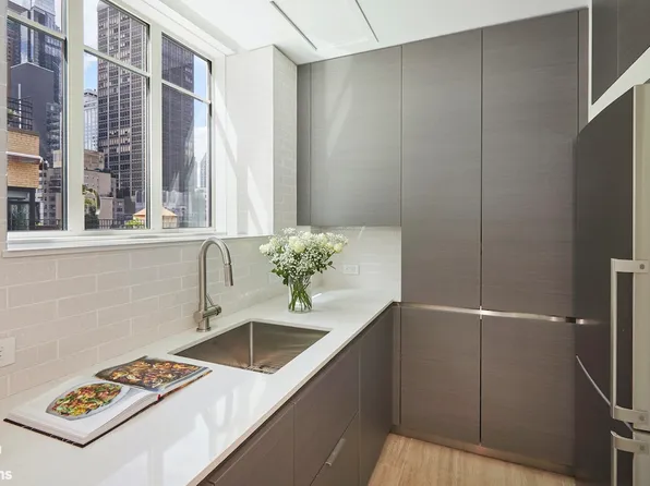 17 West 54th Street PHA image 3 of 10