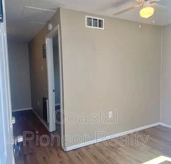 2531 W Cherry St #D — Photo 3